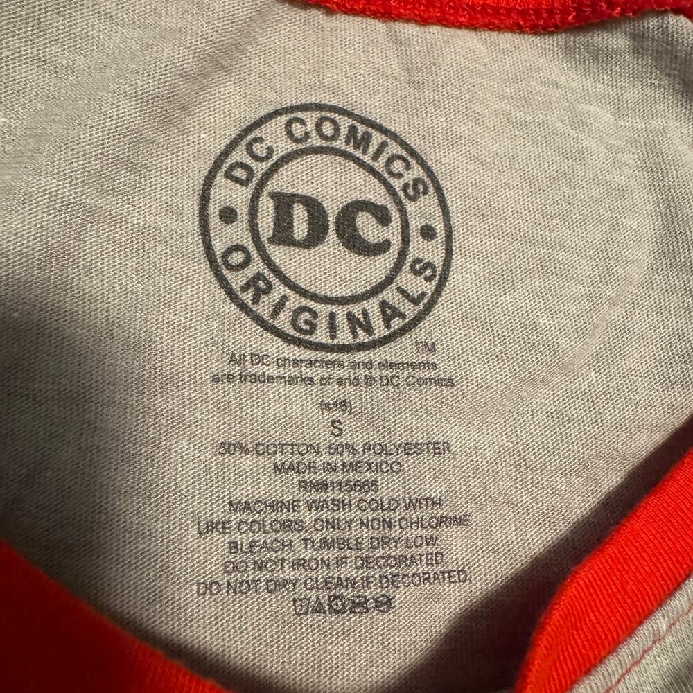Wonder Woman Classic Logo Raglan Shirt Size S 3/4 Sleeve Curved Hem Comic Tee DC - Picture 3 of 10